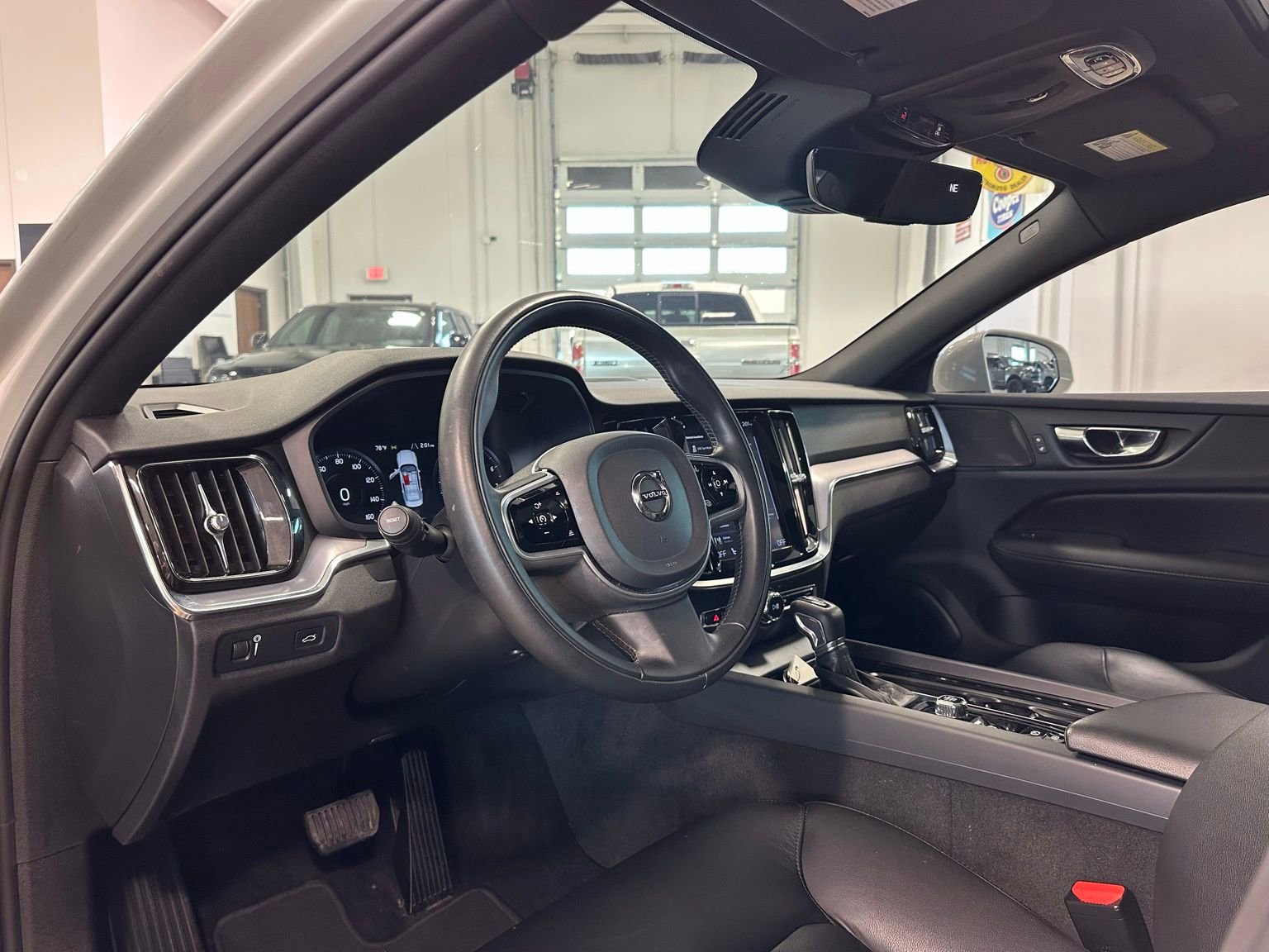 Used 2020 Volvo S60 T5 Momentum image 14