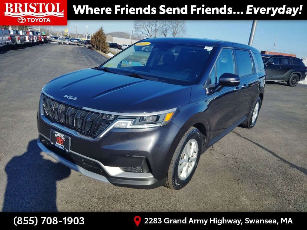 Used 2024 Kia Carnival LX image 3