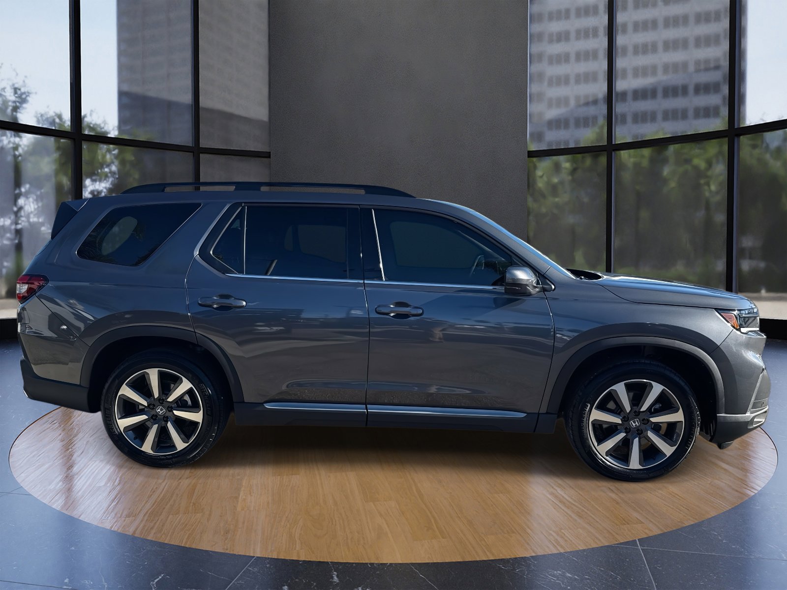 Used 2025 Honda Pilot Touring image 2