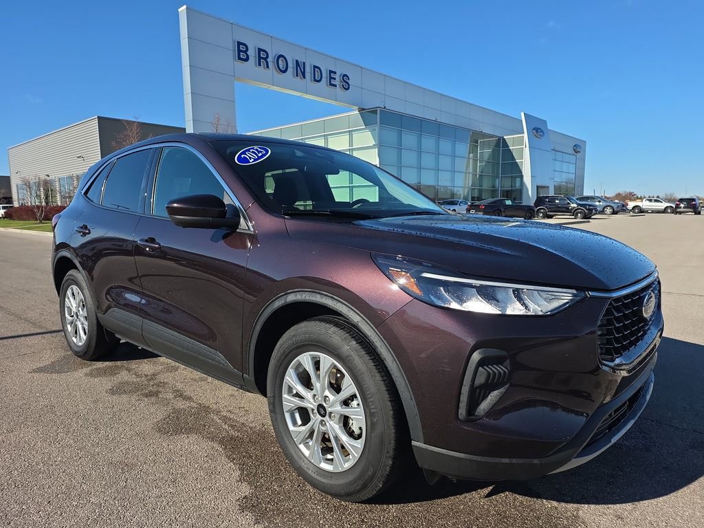 Used 2023 Ford Escape Active w/ Tech Pack #2 image 1
