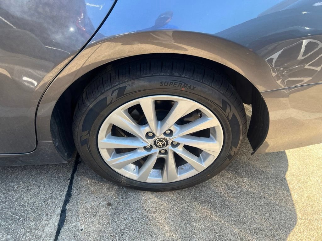 Used 2021 Toyota Camry LE FWD image 3