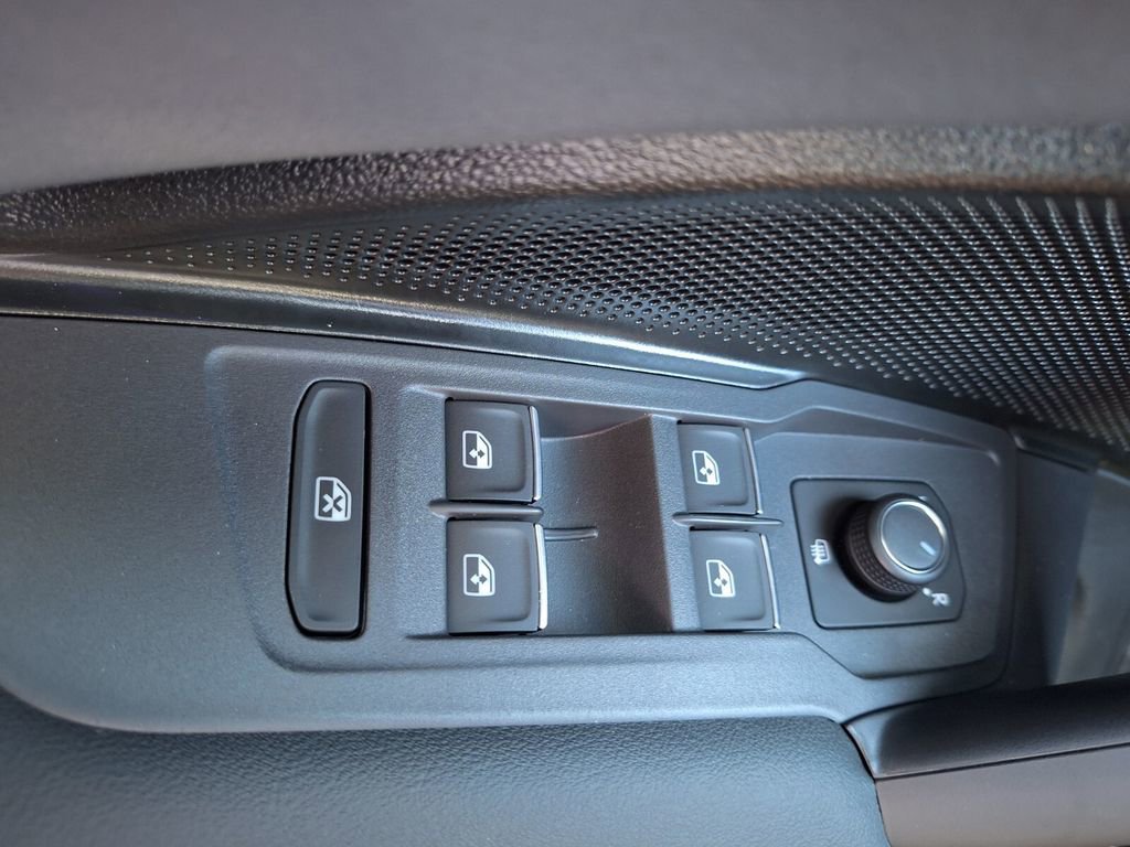 New 2026 Volkswagen Tiguan SE R-Line image 19