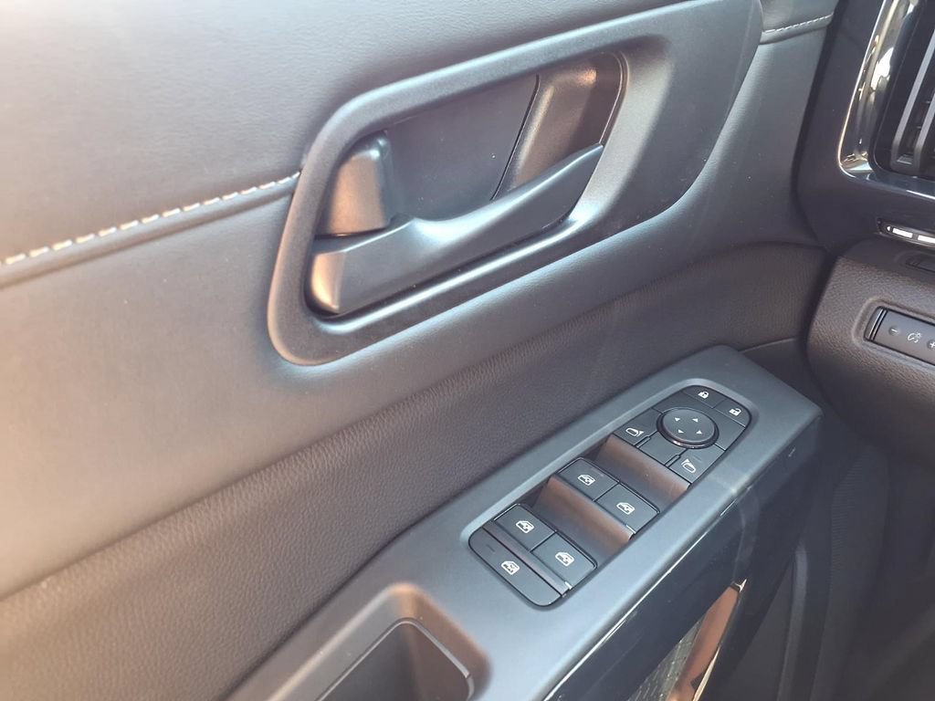 New 2026 Nissan Pathfinder SV AWD/4WD image 18