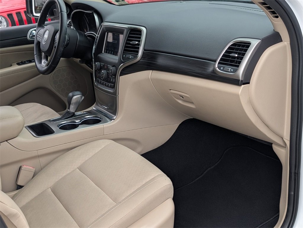 Used 2019 Jeep Grand Cherokee Laredo image 17