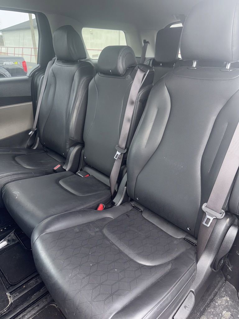 Used 2025 Kia Carnival image 7