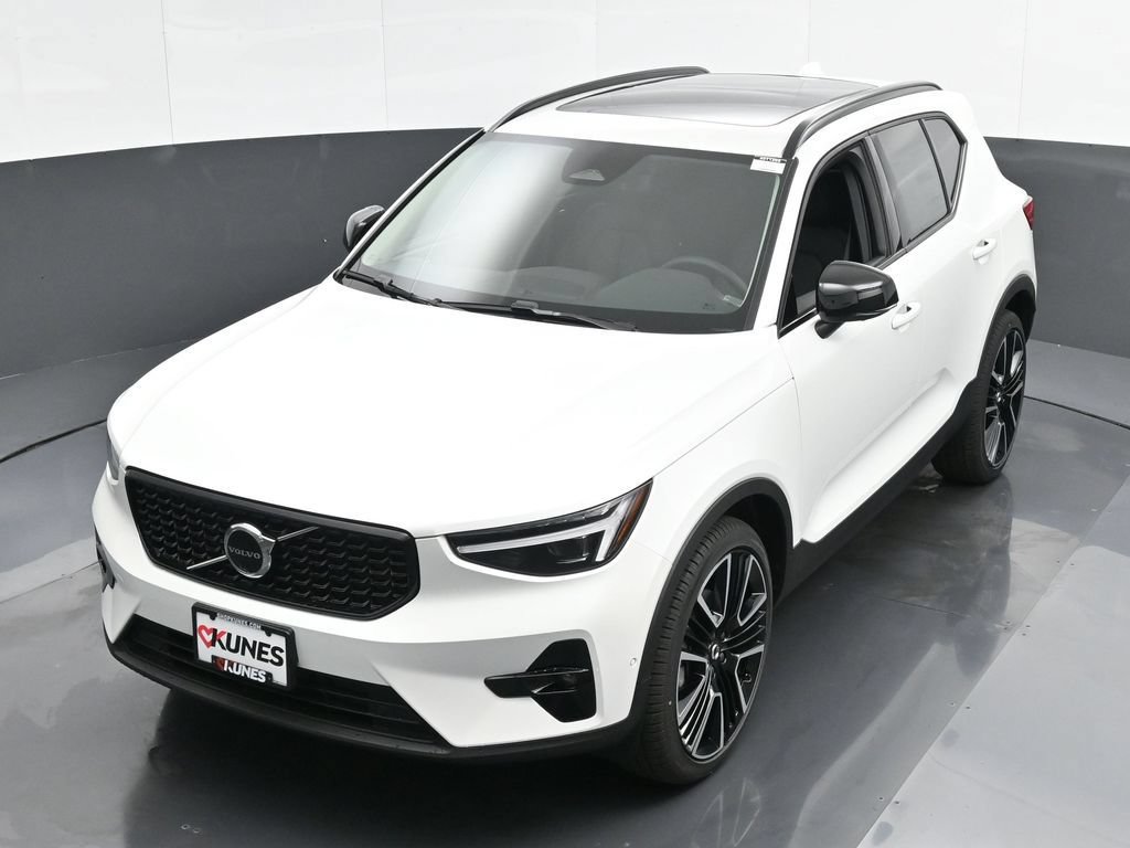 Used 2025 Volvo XC40 B5 Plus w/ Climate Package AWD/4WD image 34