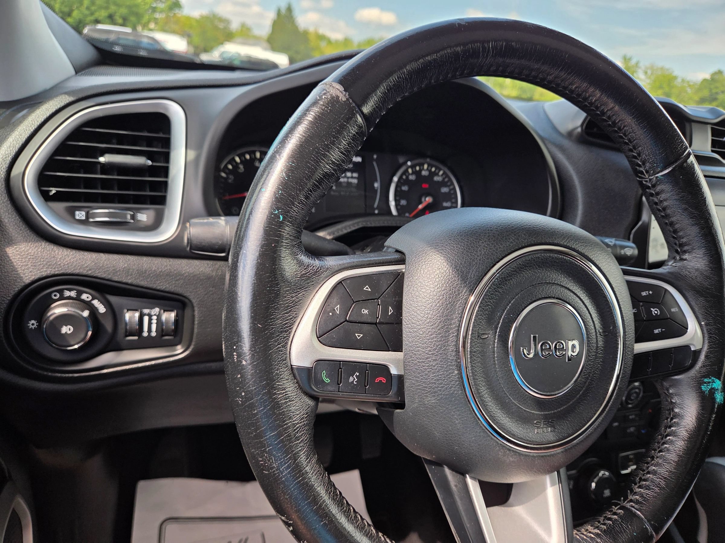 Used 2018 Jeep Renegade Latitude w/ Cold Weather Group AWD/4WD image 27
