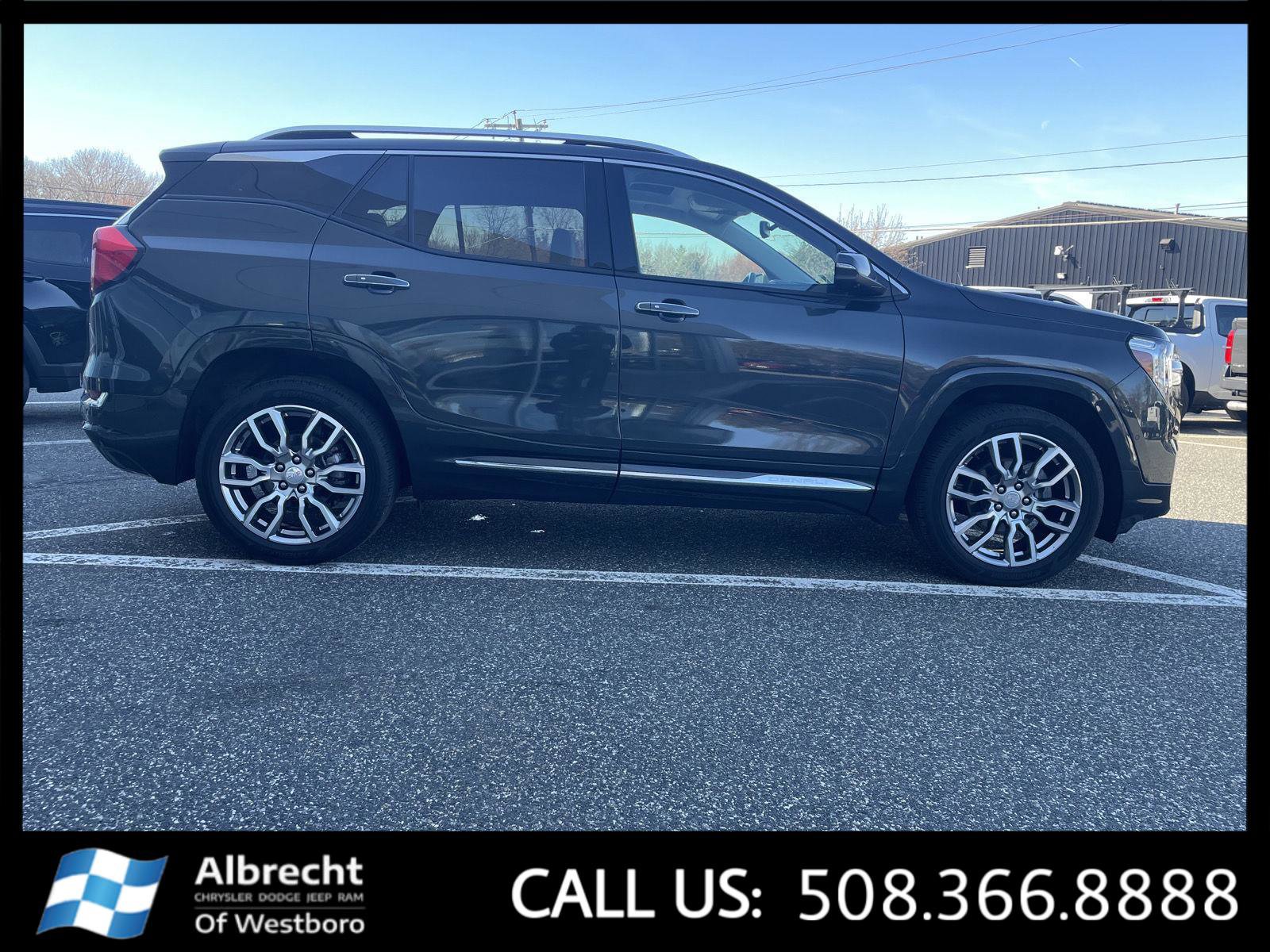 Used 2022 GMC Terrain Denali w/ Denali Premium Package image 6