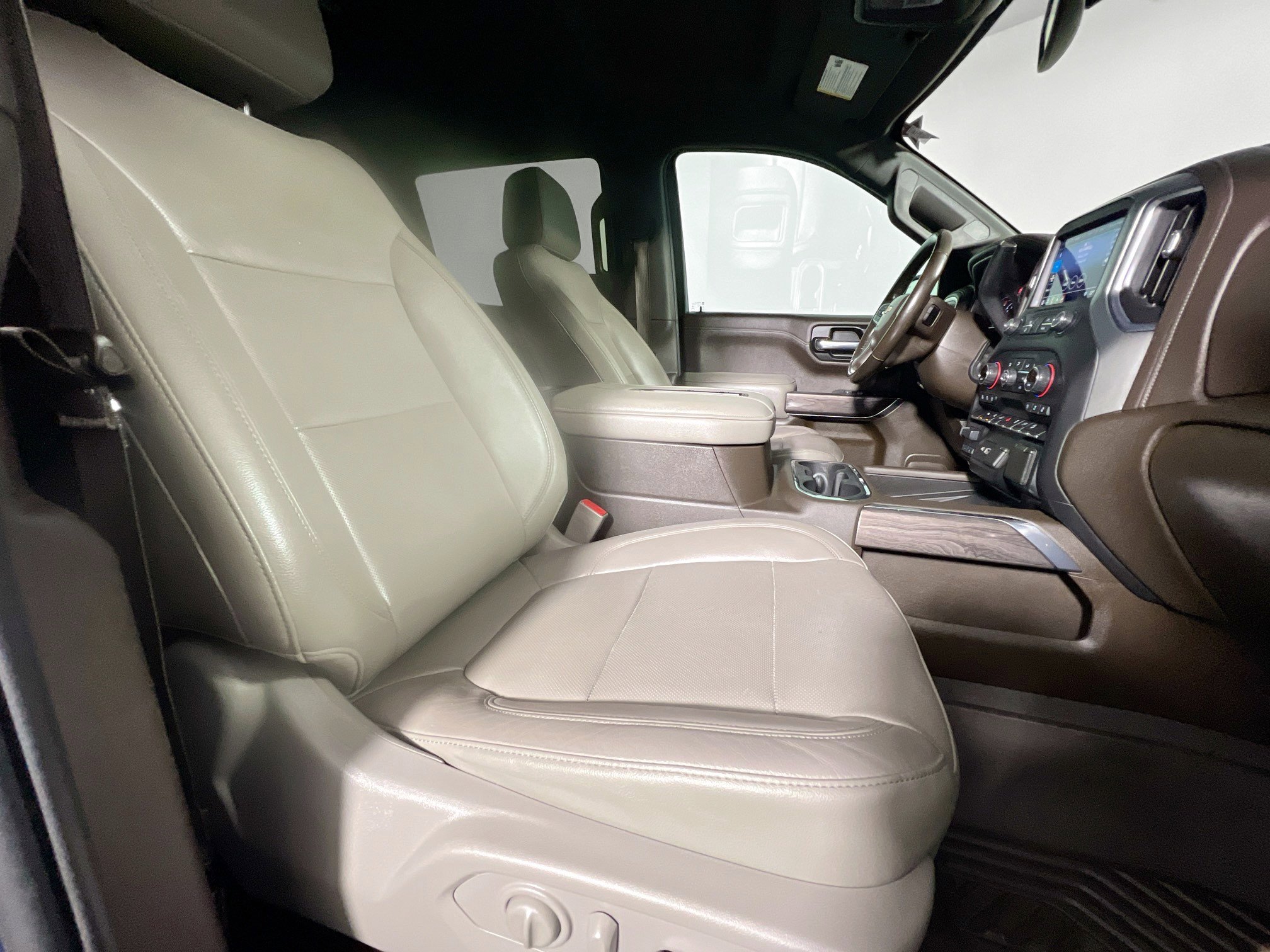 Used 2019 Chevrolet Silverado 1500 LTZ w/ LTZ Plus Package AWD/4WD image 31