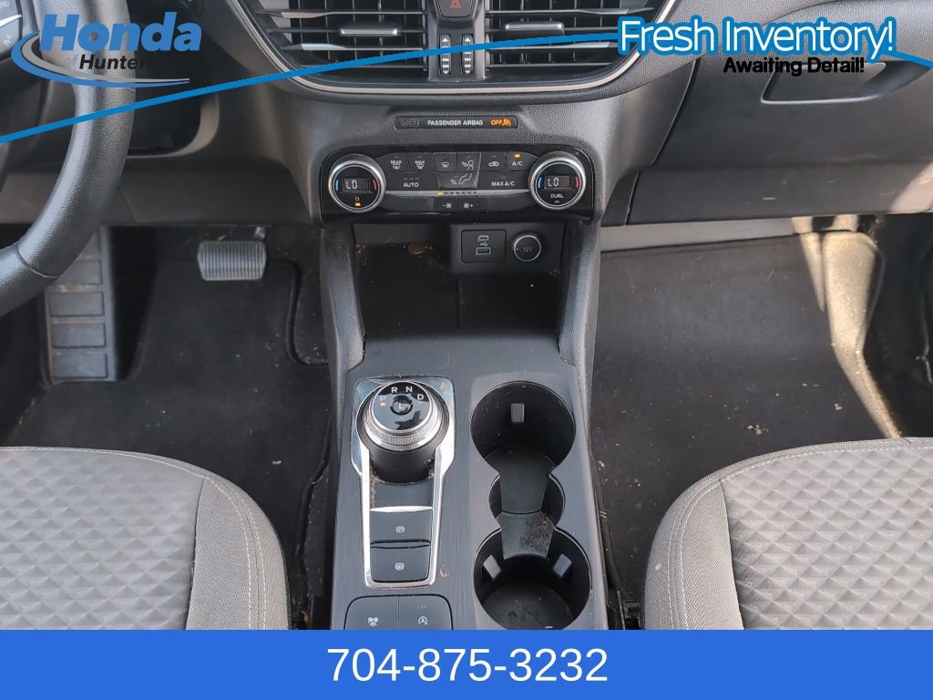 Used 2021 Ford Escape SE w/ SE Sport Appearance Package image 18