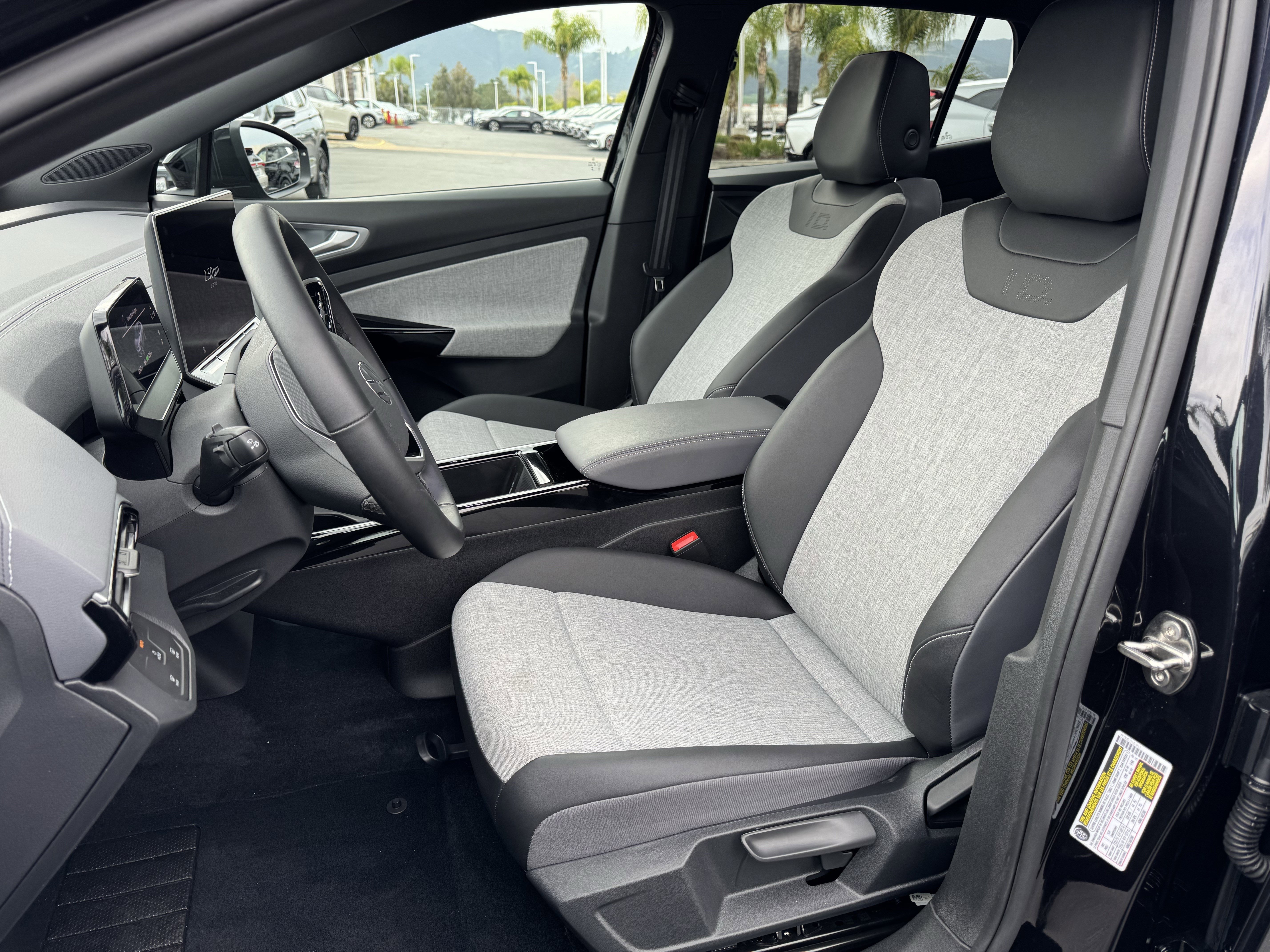 Used 2025 Volkswagen ID.4 Pro image 16