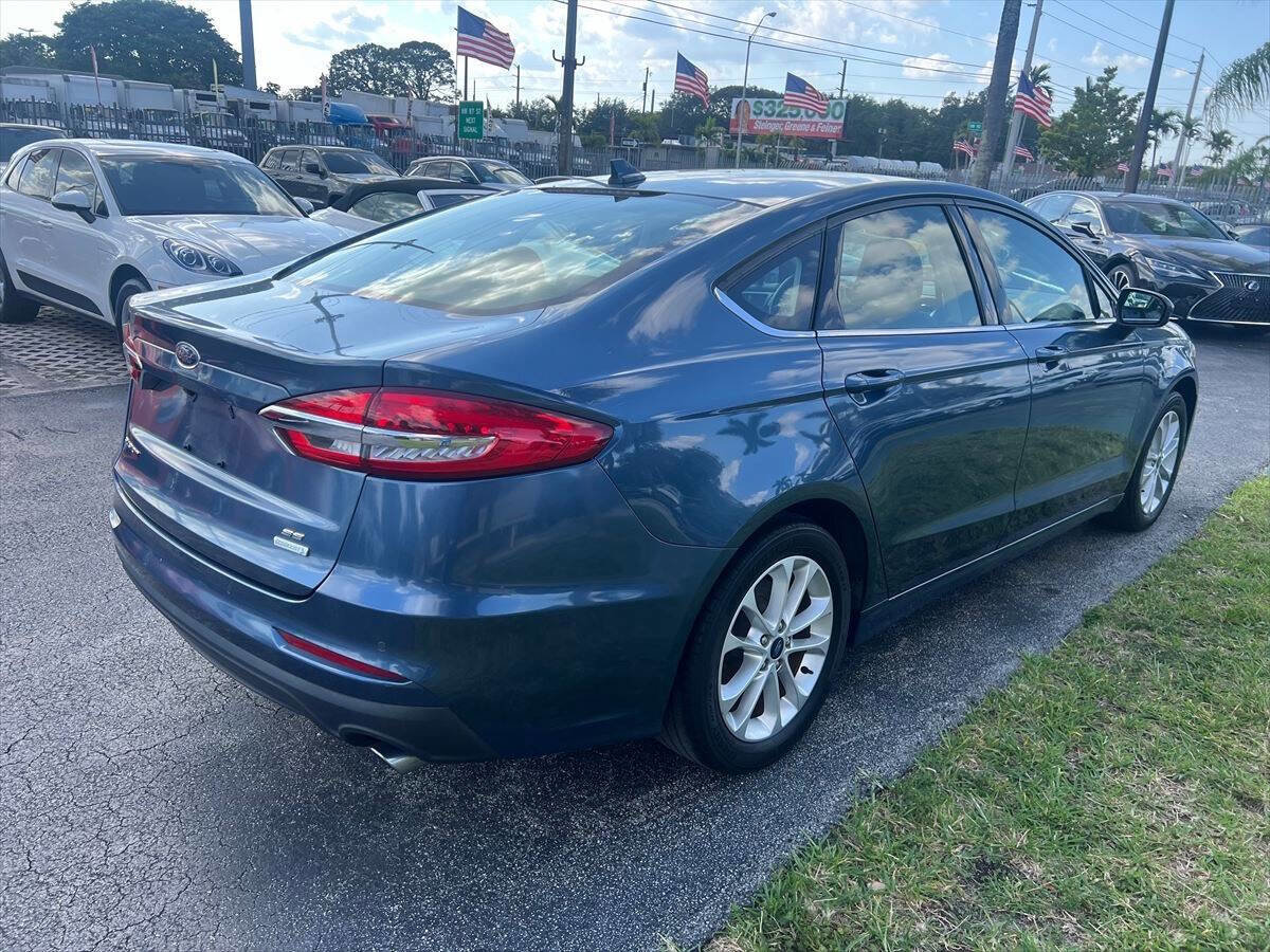 Used 2019 Ford Fusion SE image 5
