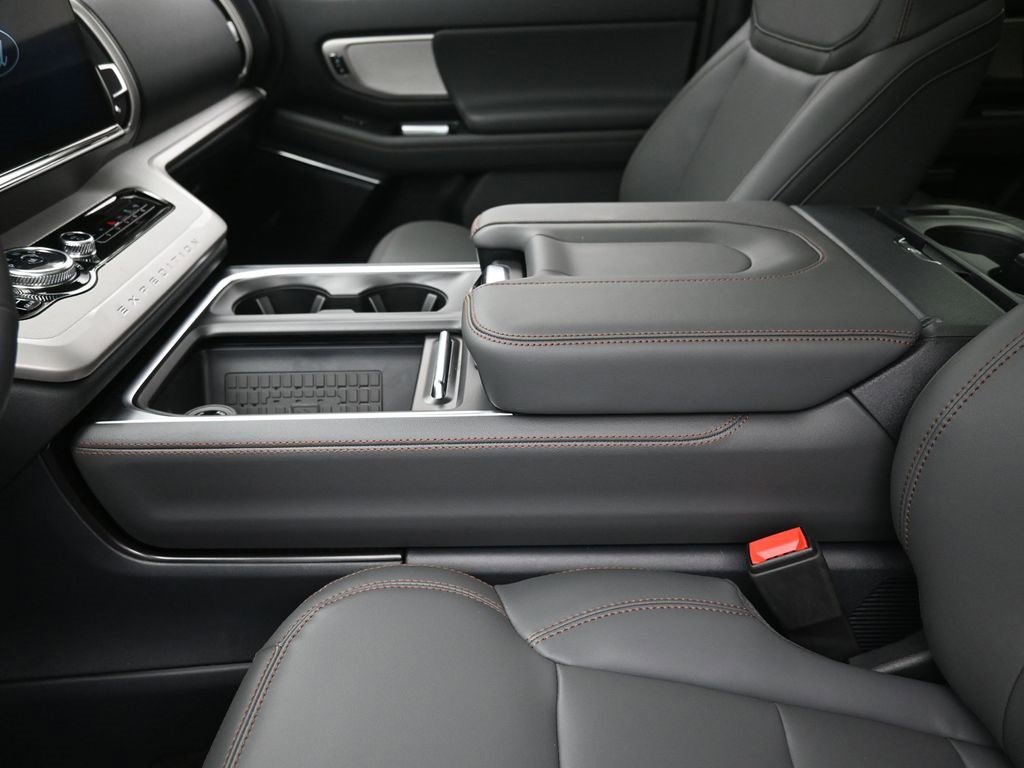 New 2025 Ford Expedition Active image 21