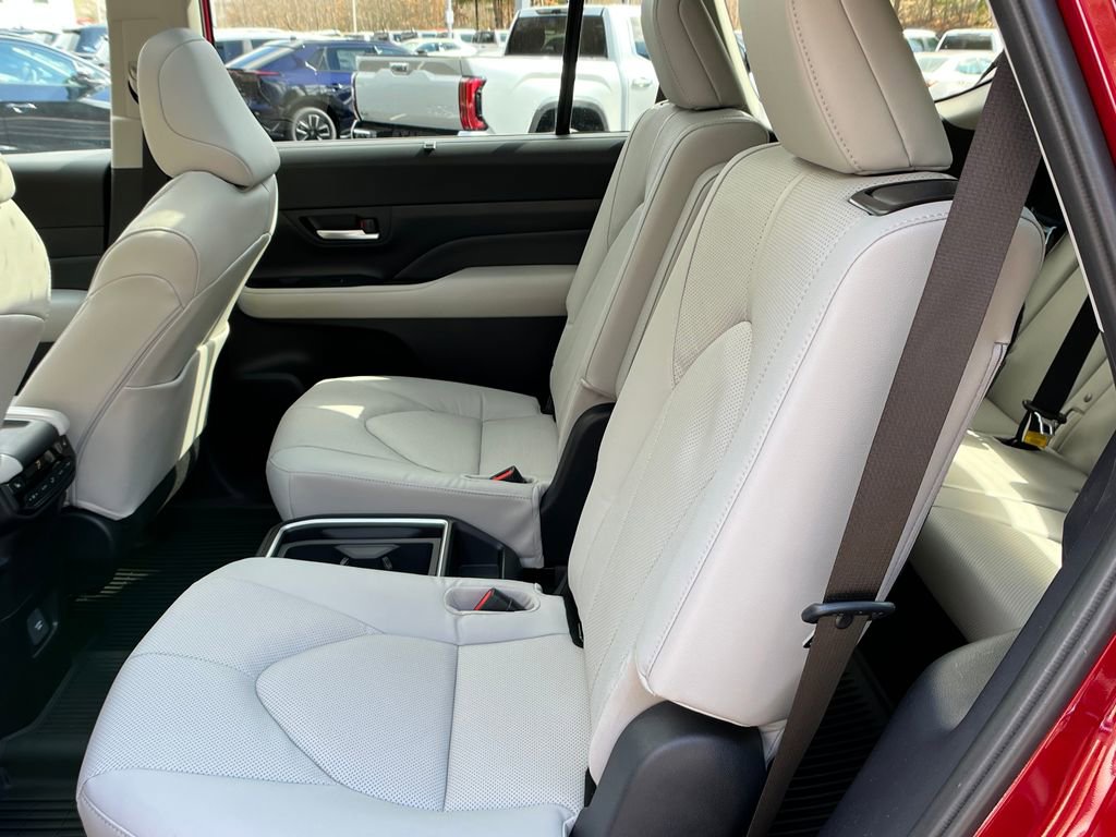 Used 2026 Toyota Grand Highlander Limited image 22