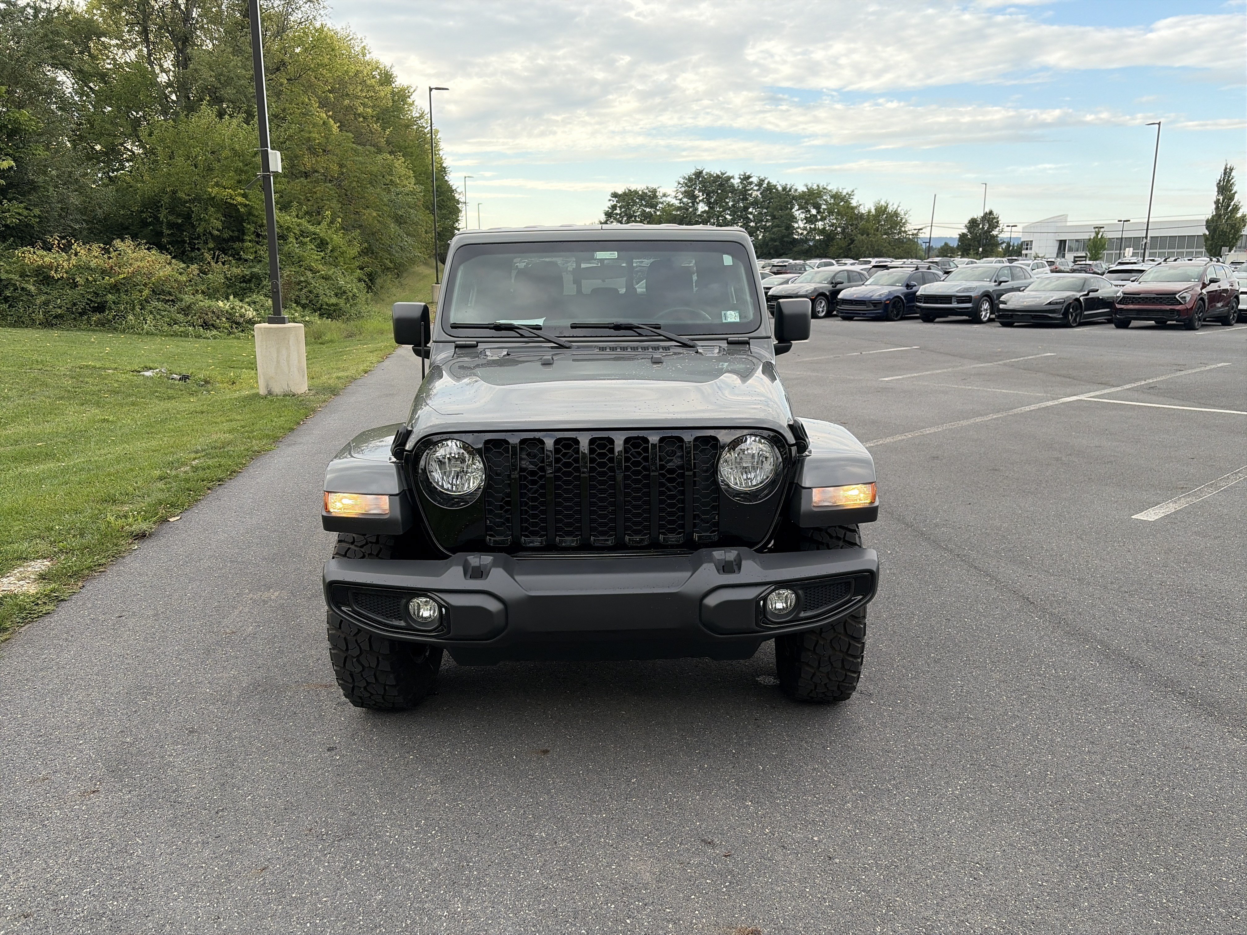 Used 2021 Jeep Gladiator Sport AWD/4WD image 2