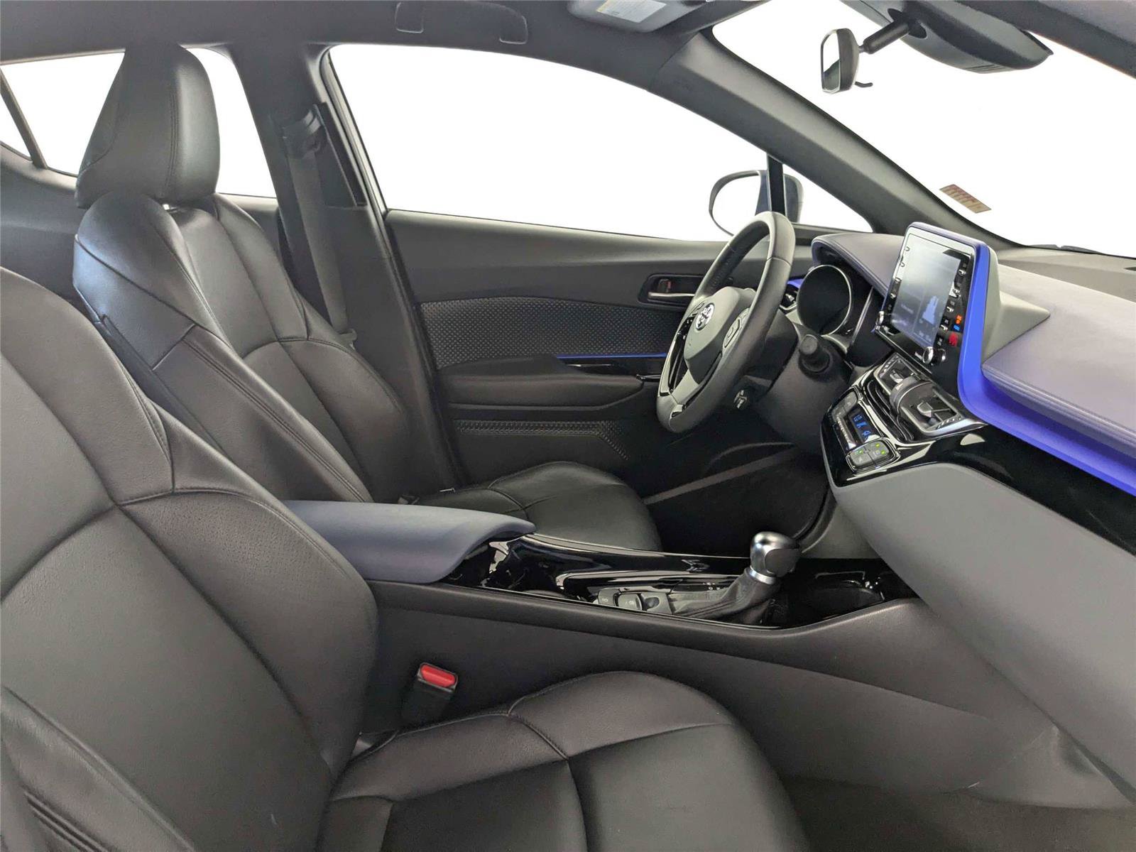 Used 2020 Toyota C-HR XLE FWD image 31
