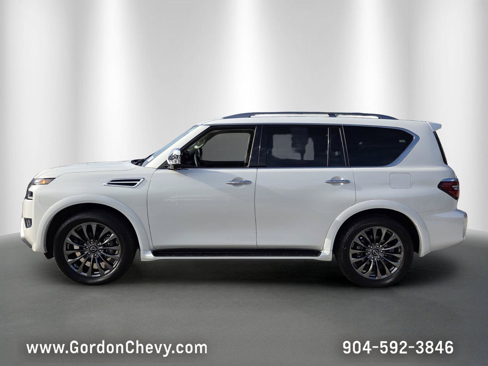 Used 2024 Nissan Armada Platinum w/ Captain's Chairs Package RWD image 2