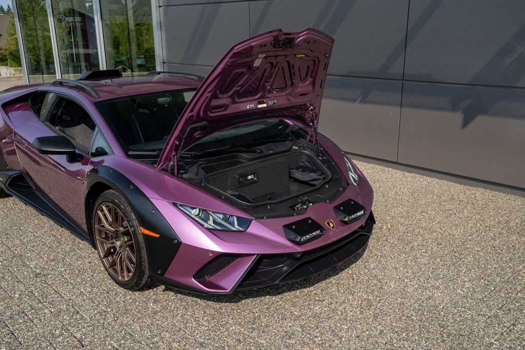 Used 2024 Lamborghini Huracan Sterrato image 30