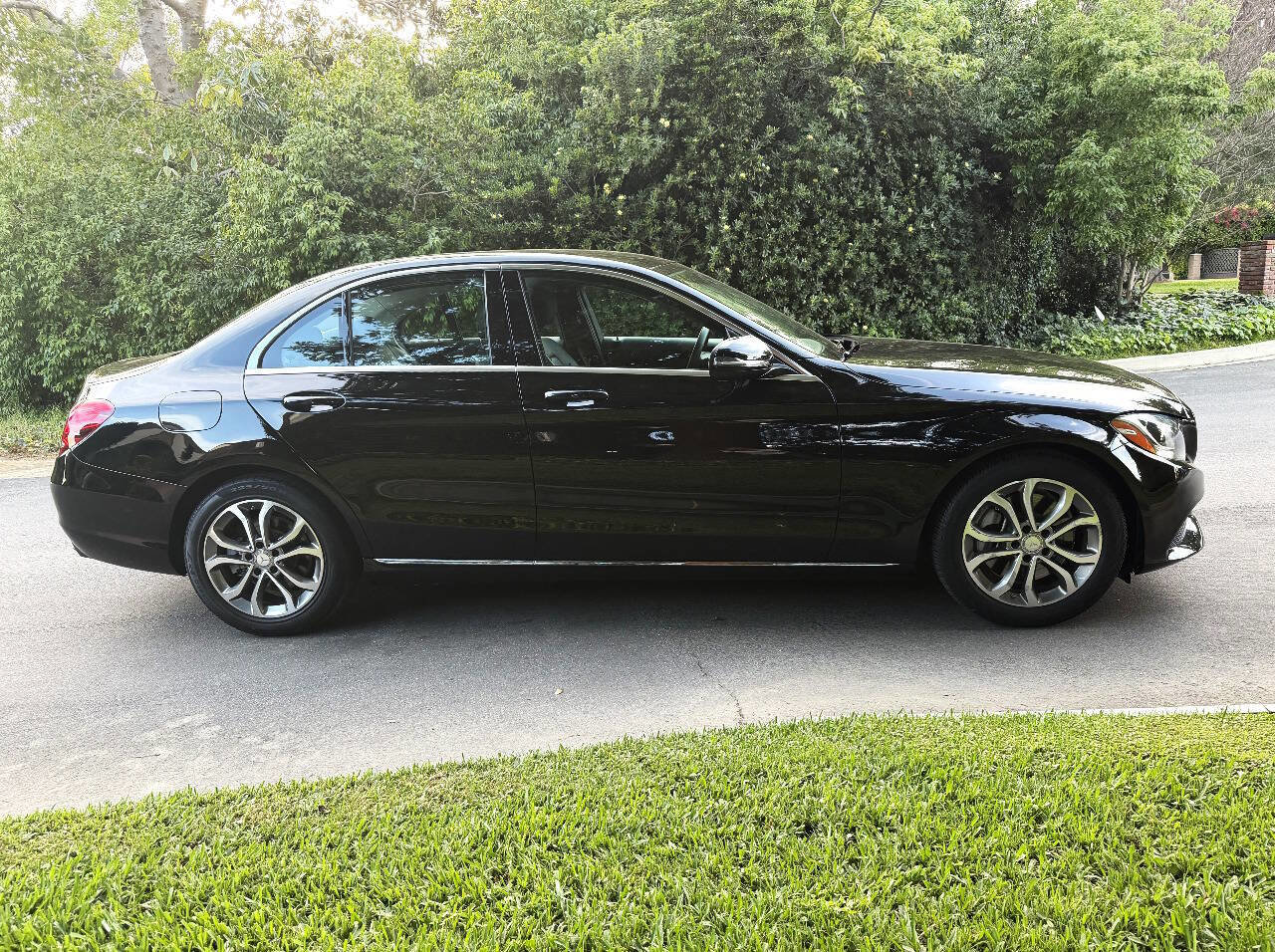 Used 2017 Mercedes-Benz C 300 Sedan image 8