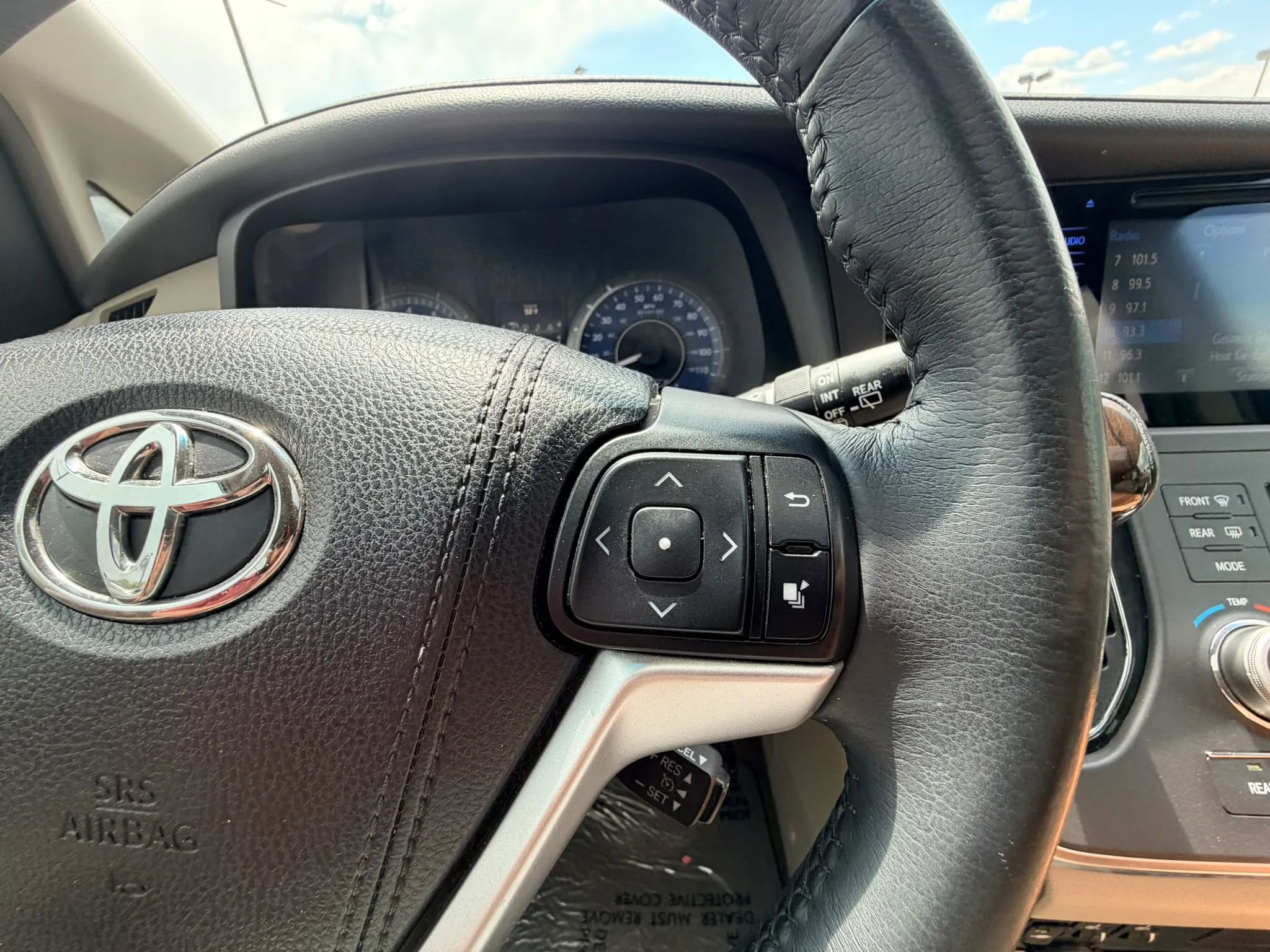 Used 2016 Toyota Sienna XLE Premium FWD image 15