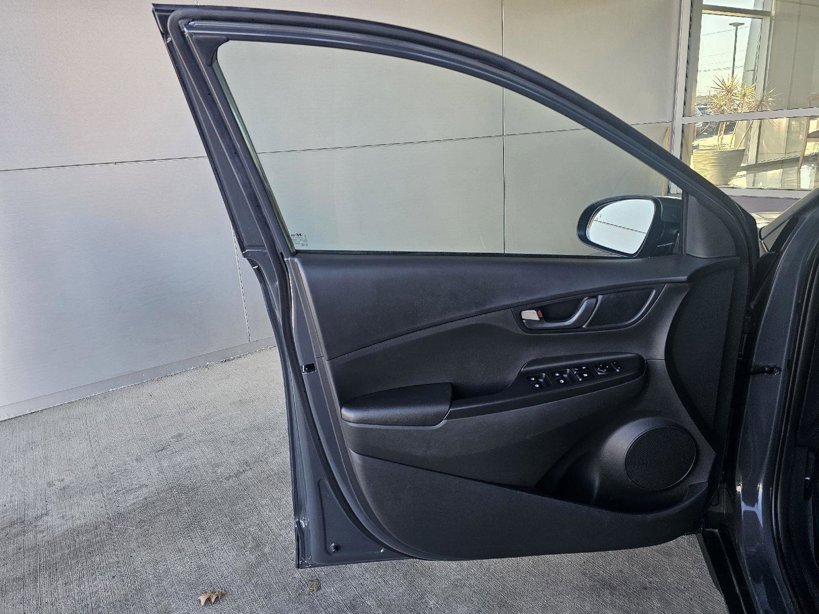 Used 2023 Hyundai Kona SE FWD image 18
