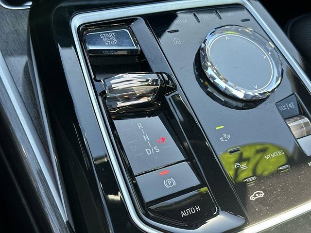 Used 2024 BMW 740i image 15