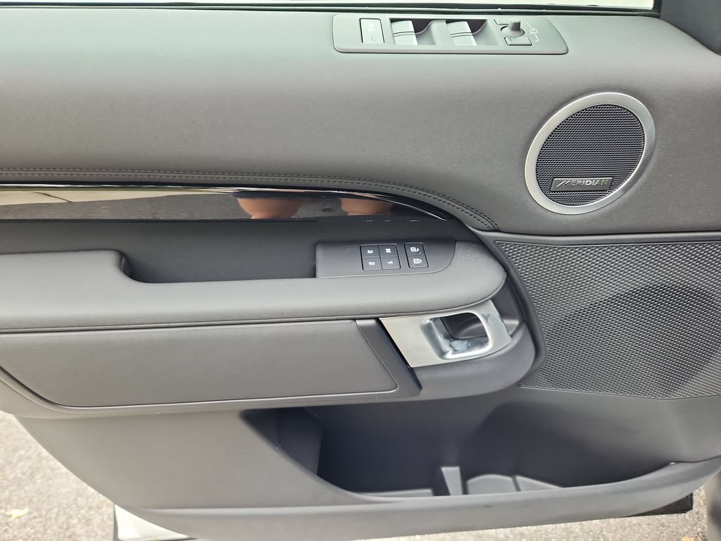 New 2026 Land Rover Discovery S AWD/4WD image 24