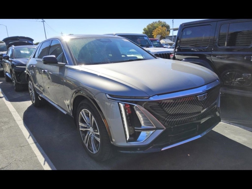 Used 2024 Cadillac Lyriq Luxury image 2