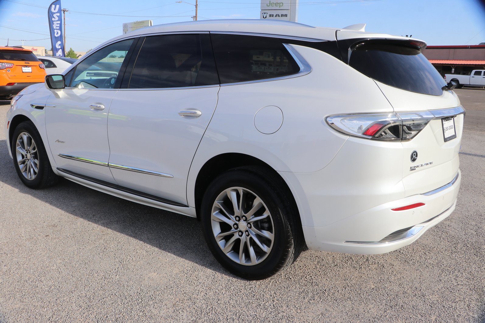 Used 2022 Buick Enclave Avenir w/ Avenir Technology Package AWD/4WD image 5
