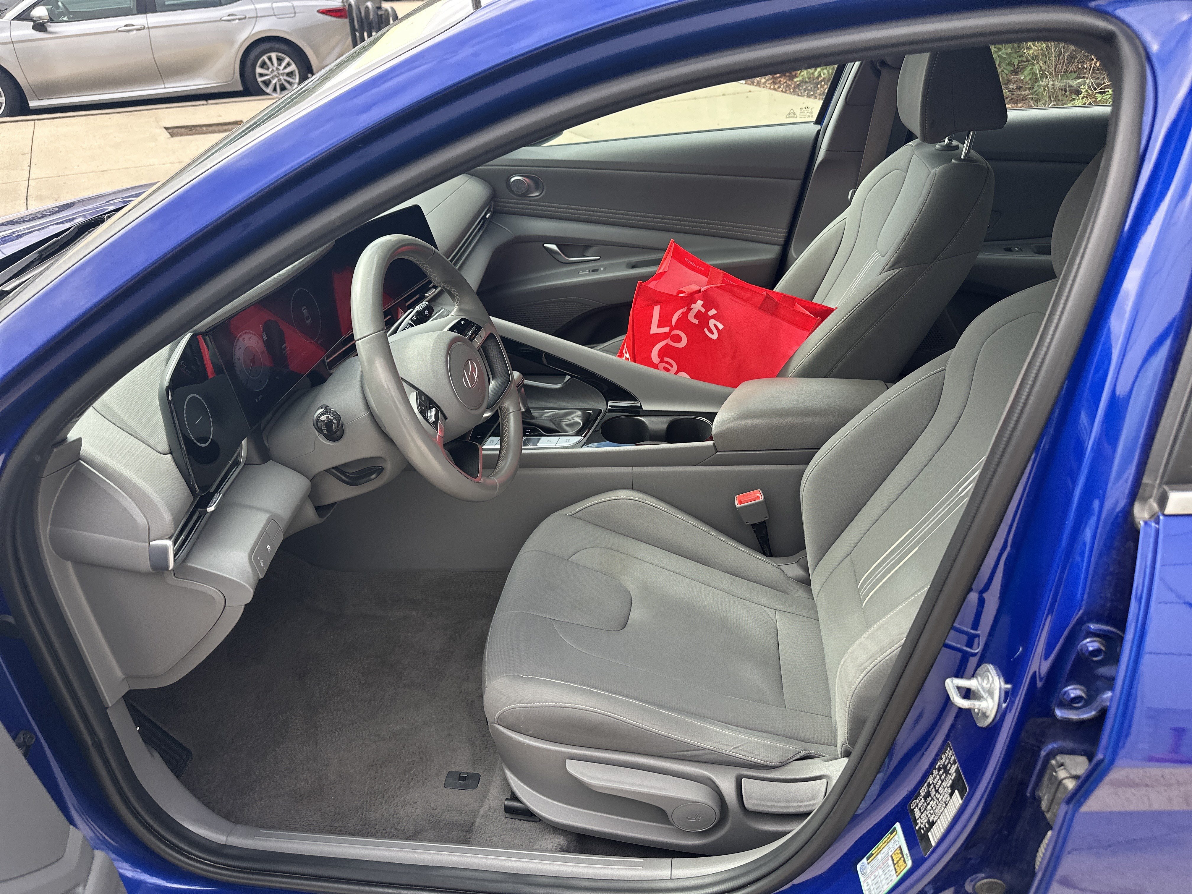 Used 2025 Hyundai Elantra SEL FWD image 15