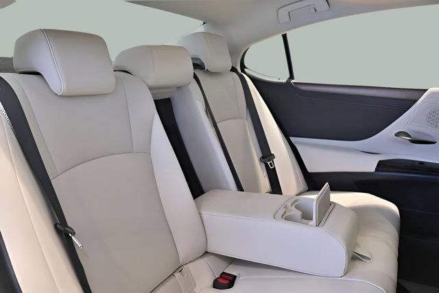 Used 2025 Lexus ES 300h w/ Premium Package image 24