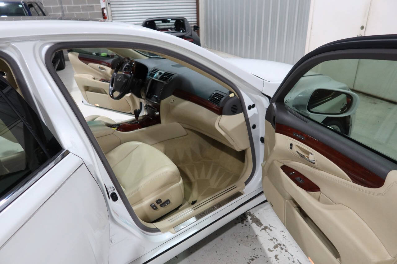 Used 2012 Lexus LS 460 w/ Comfort Pkg RWD image 11