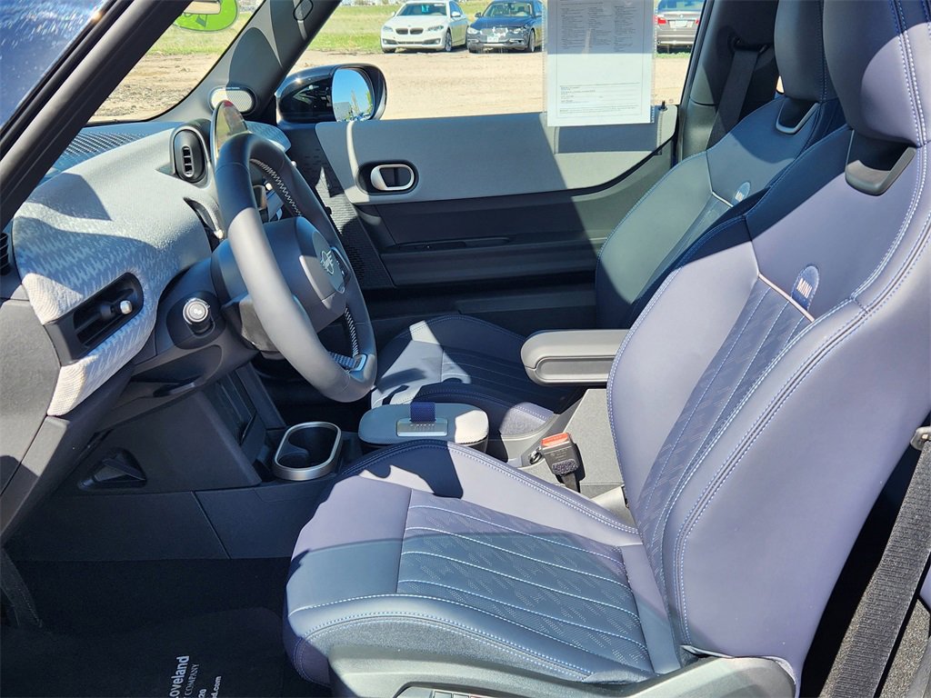 Used 2025 MINI Cooper 2-Door Hardtop image 8
