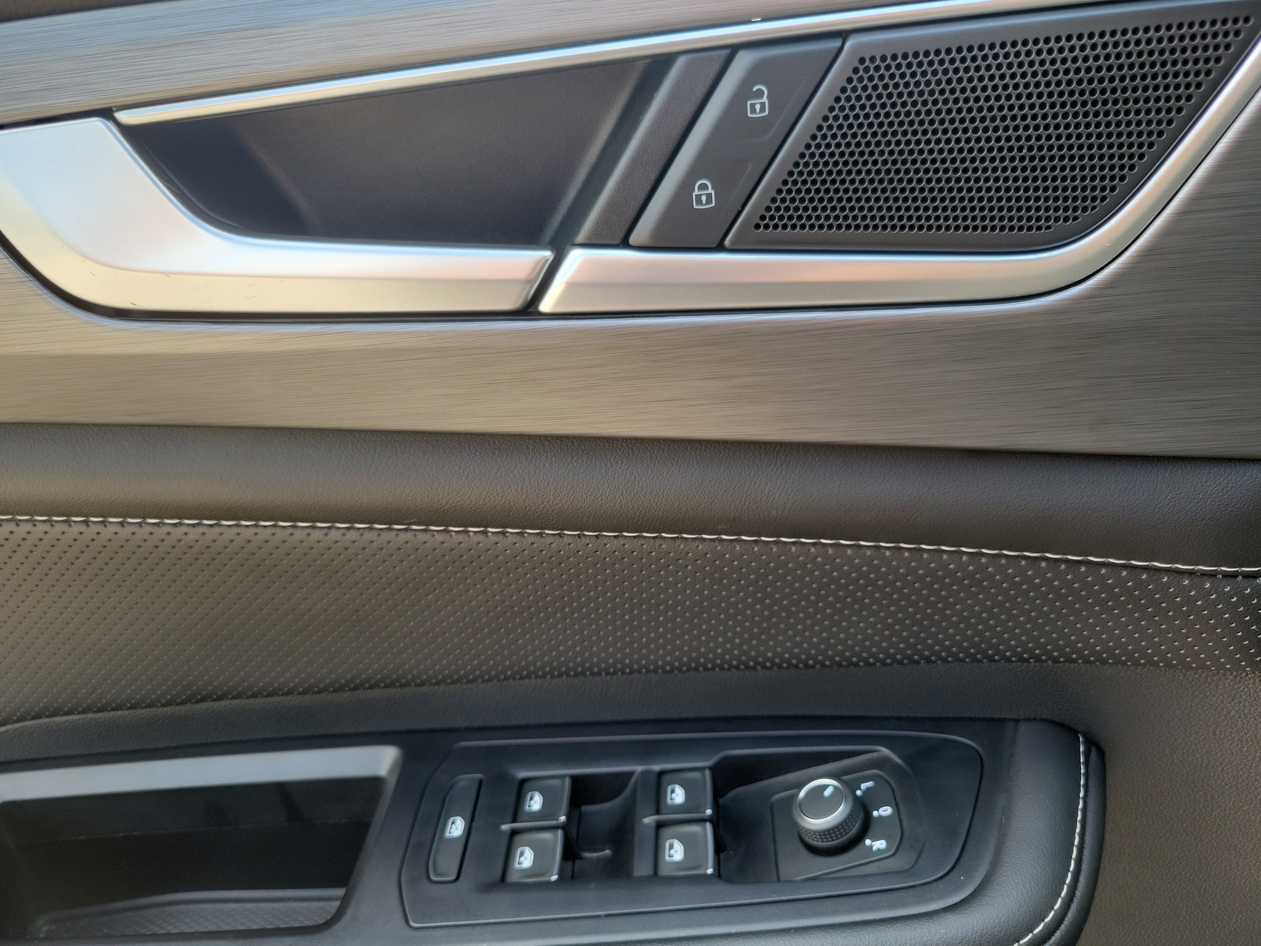 Used 2025 Volkswagen Atlas Cross Sport SE image 22