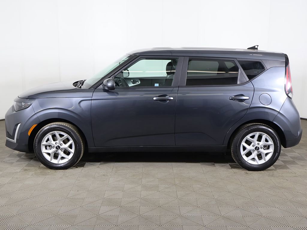 Used 2025 Kia Soul LX w/ LX Technology Package FWD image 16