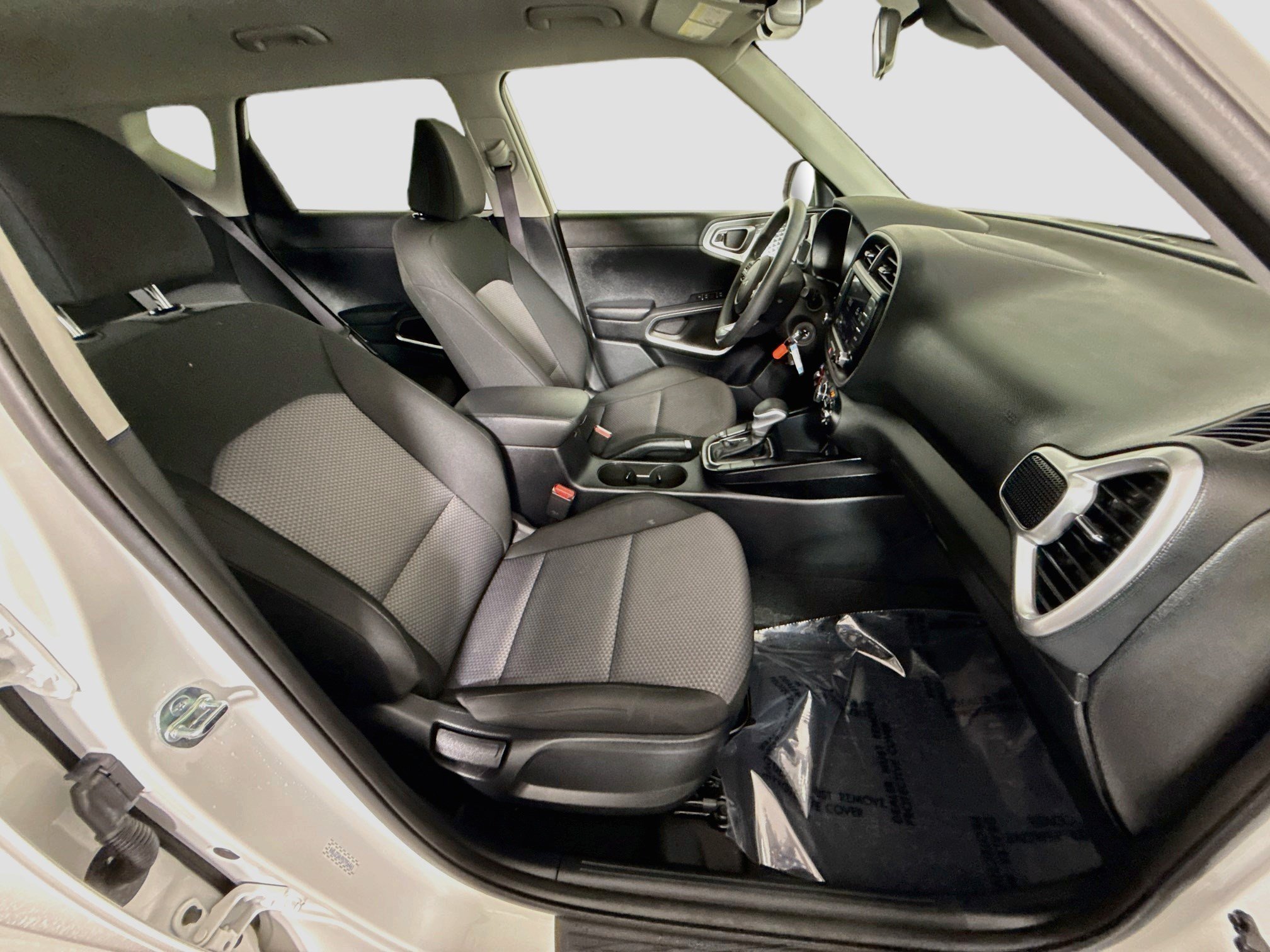 Used 2025 Kia Soul LX FWD image 28