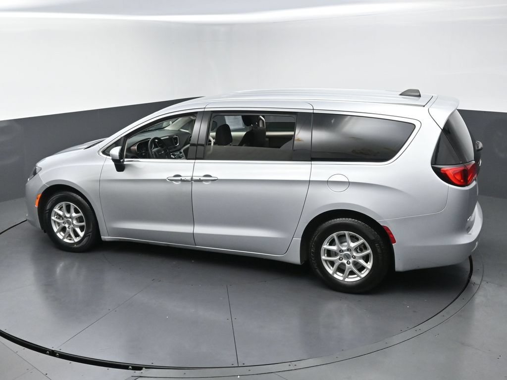 Used 2022 Chrysler Voyager LX FWD image 41