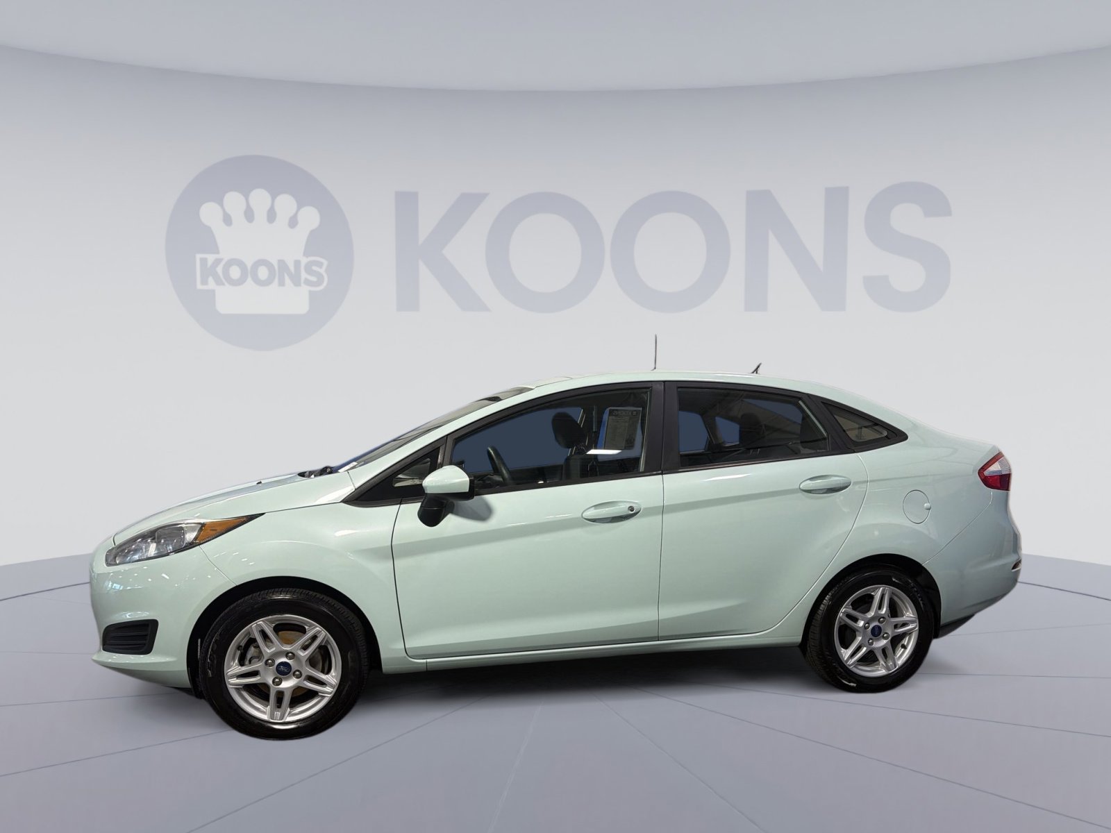 Used 2017 Ford Fiesta SE FWD image 2