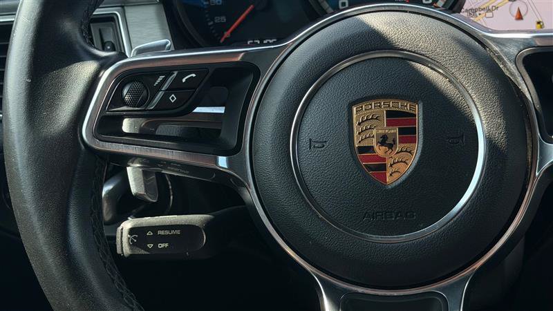 Used 2018 Porsche Macan Turbo AWD/4WD image 34