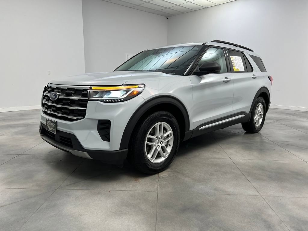 Used 2025 Ford Explorer Active image 3