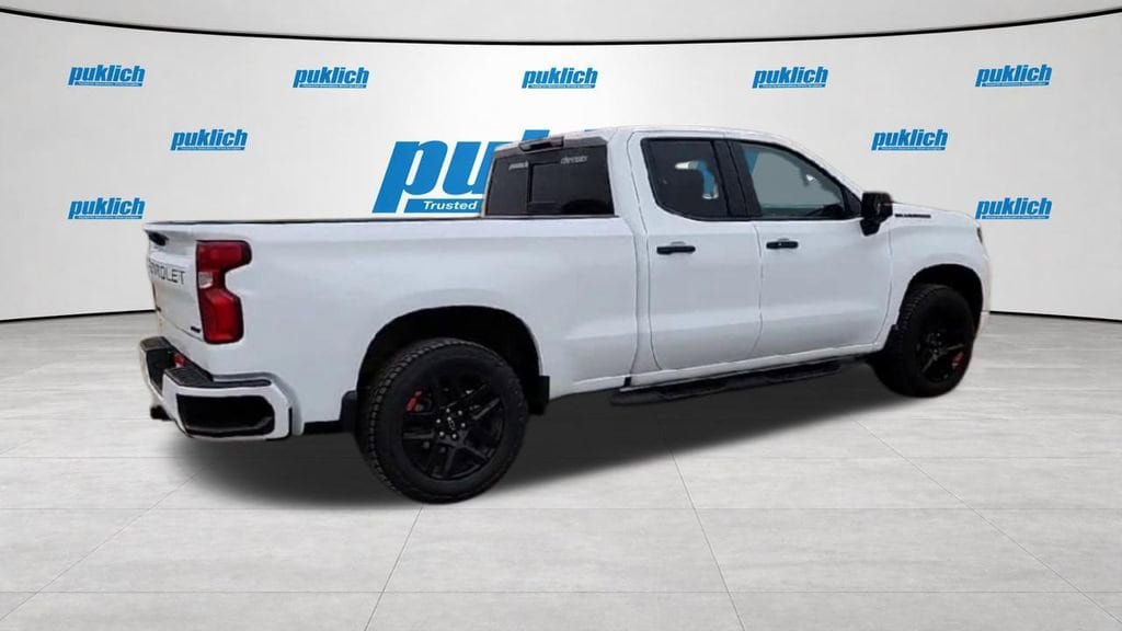 Certified 2024 Chevrolet Silverado 1500 RST w/ Redline Edition AWD/4WD image 8