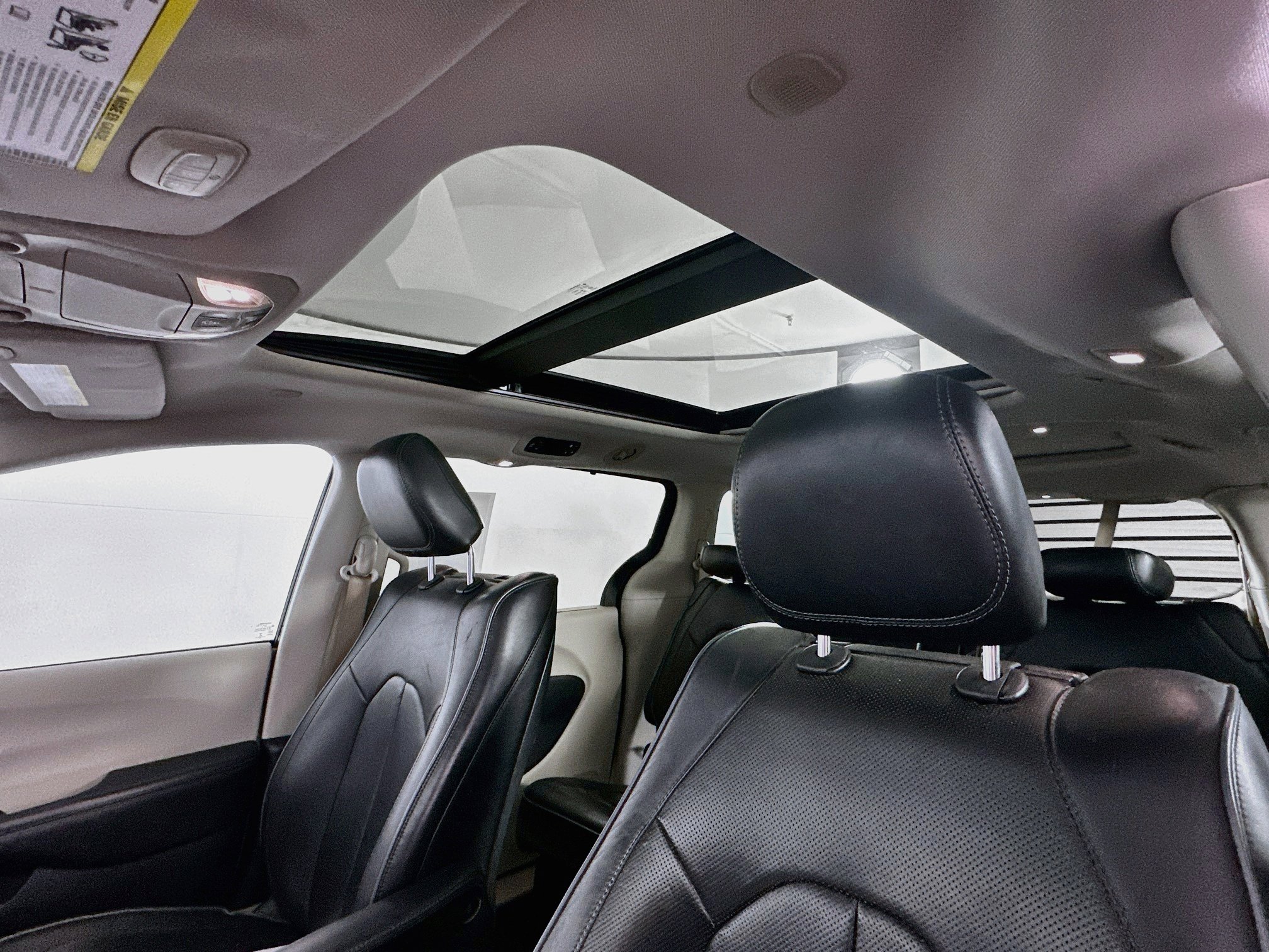 Used 2017 Chrysler Pacifica Limited FWD image 27