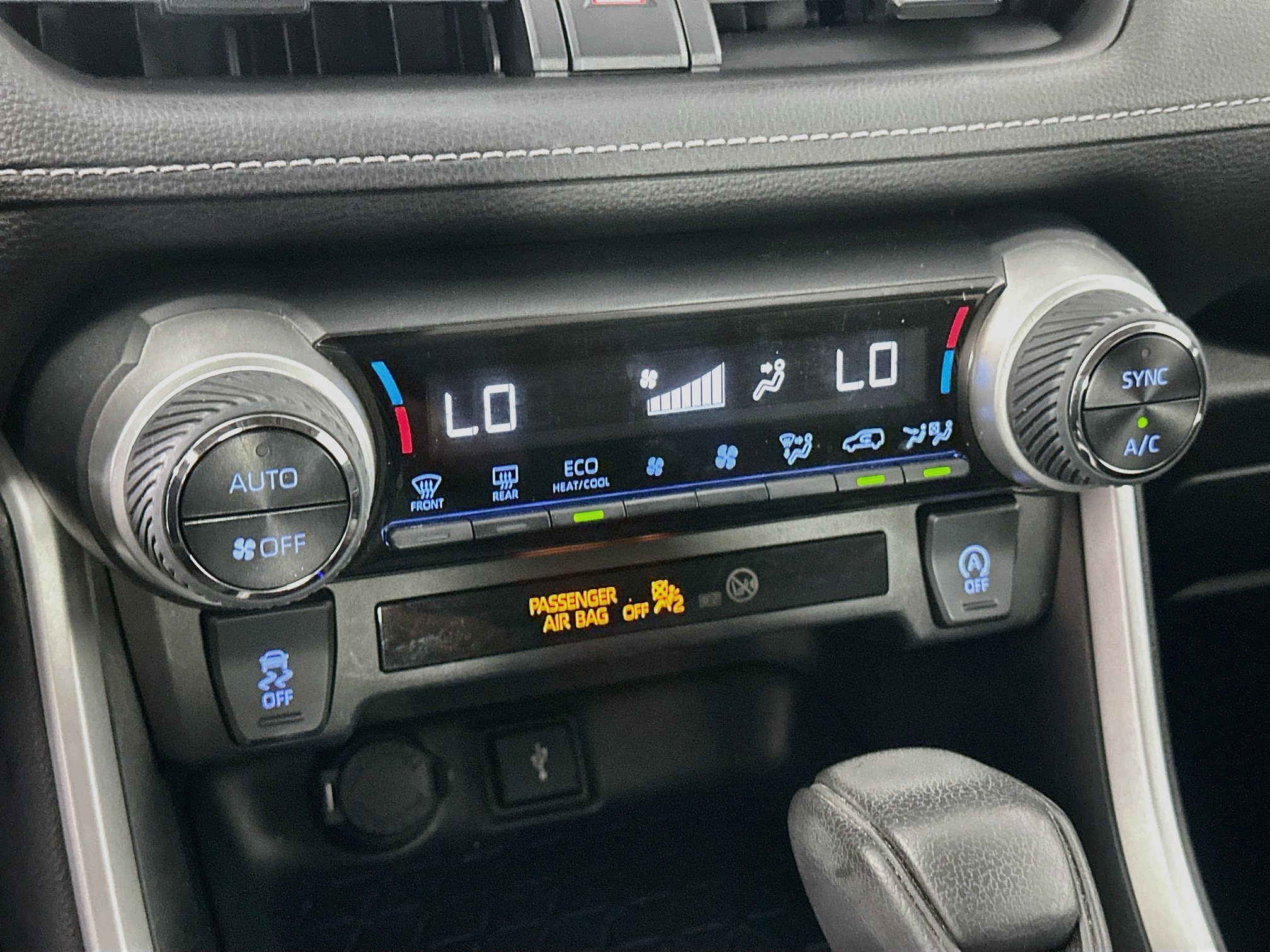 Used 2020 Toyota RAV4 XLE FWD image 23