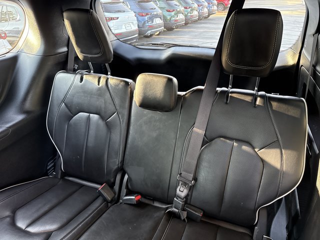Used 2025 Chrysler Pacifica Limited FWD image 17