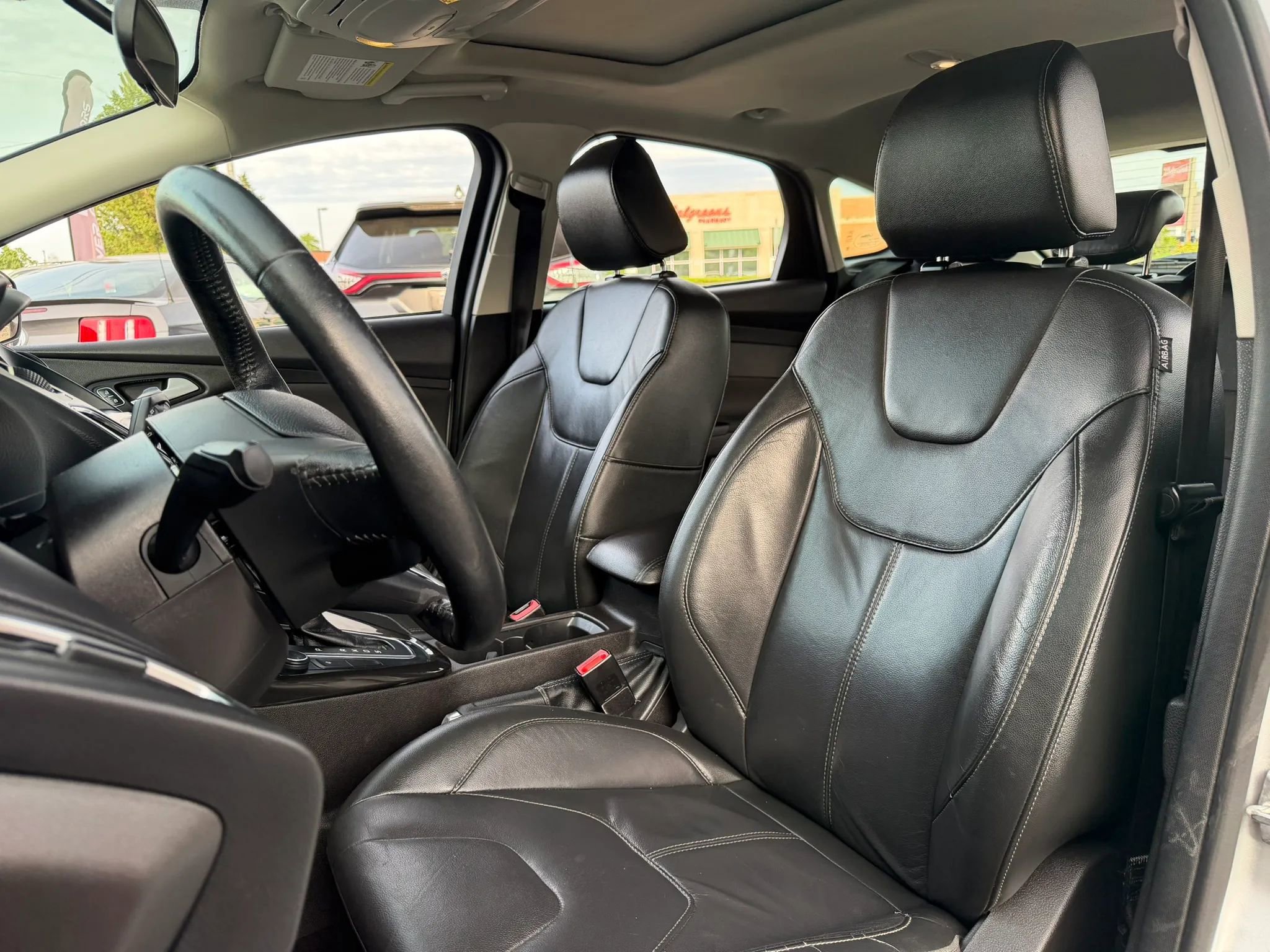 Used 2017 Ford Focus Titanium FWD image 17