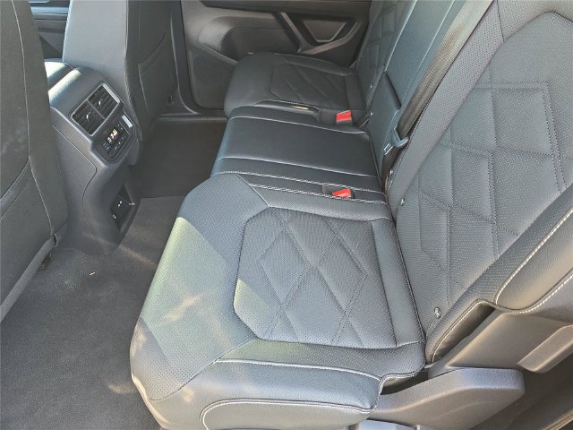 Used 2025 Volkswagen Atlas SE AWD/4WD image 15