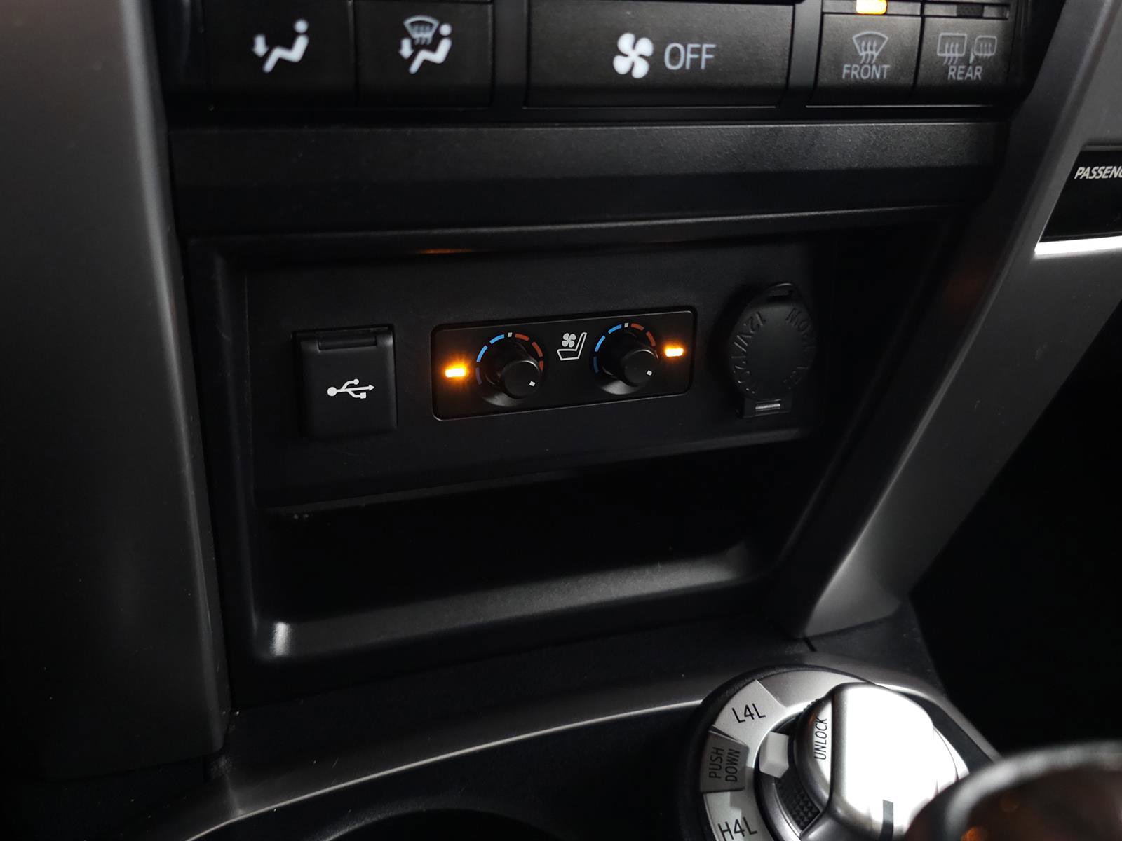 Used 2024 Toyota 4Runner Limited AWD/4WD image 31