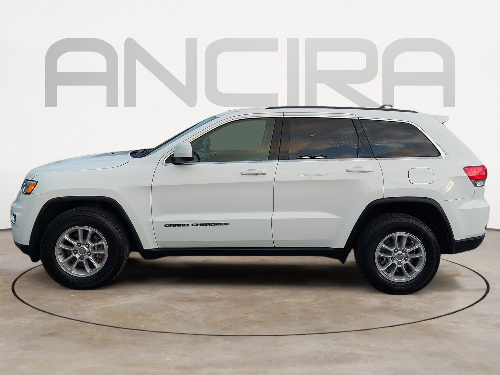 Used 2019 Jeep Grand Cherokee Laredo AWD/4WD image 7