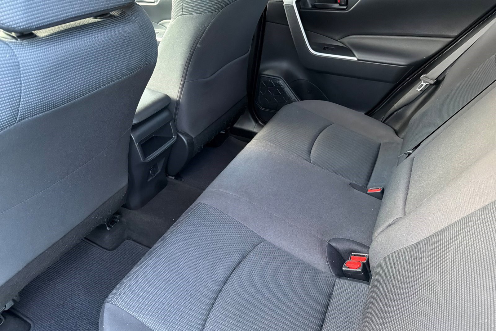 Used 2019 Toyota RAV4 LE image 15