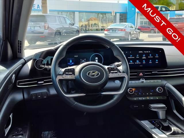 Used 2023 Hyundai Elantra SEL w/ Convenience Package FWD image 8